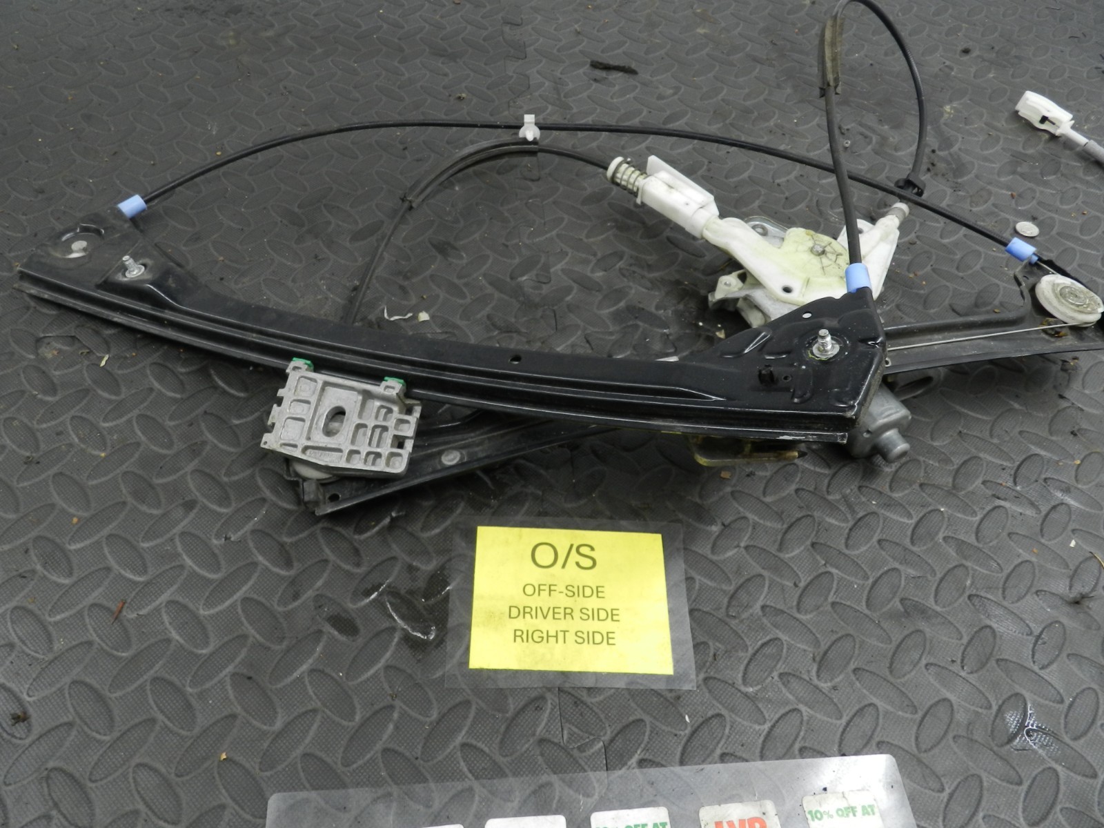 143. 2003 BMW E46 318Ci CONVERTIBLE. DRIVER SIDE FRONT WINDOW REGULATOR & MOTOR
