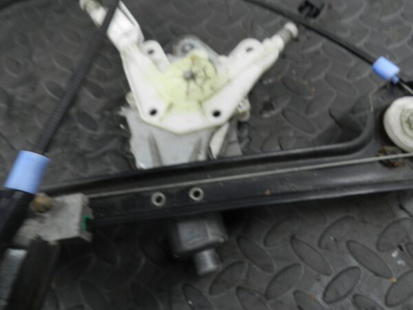 143. 2003 BMW E46 318Ci CONVERTIBLE. DRIVER SIDE FRONT WINDOW REGULATOR & MOTOR - Image 2
