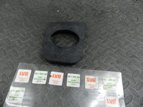143. 2003 BMW E46 318Ci CONVERTIBLE. PLASTIC TRIM