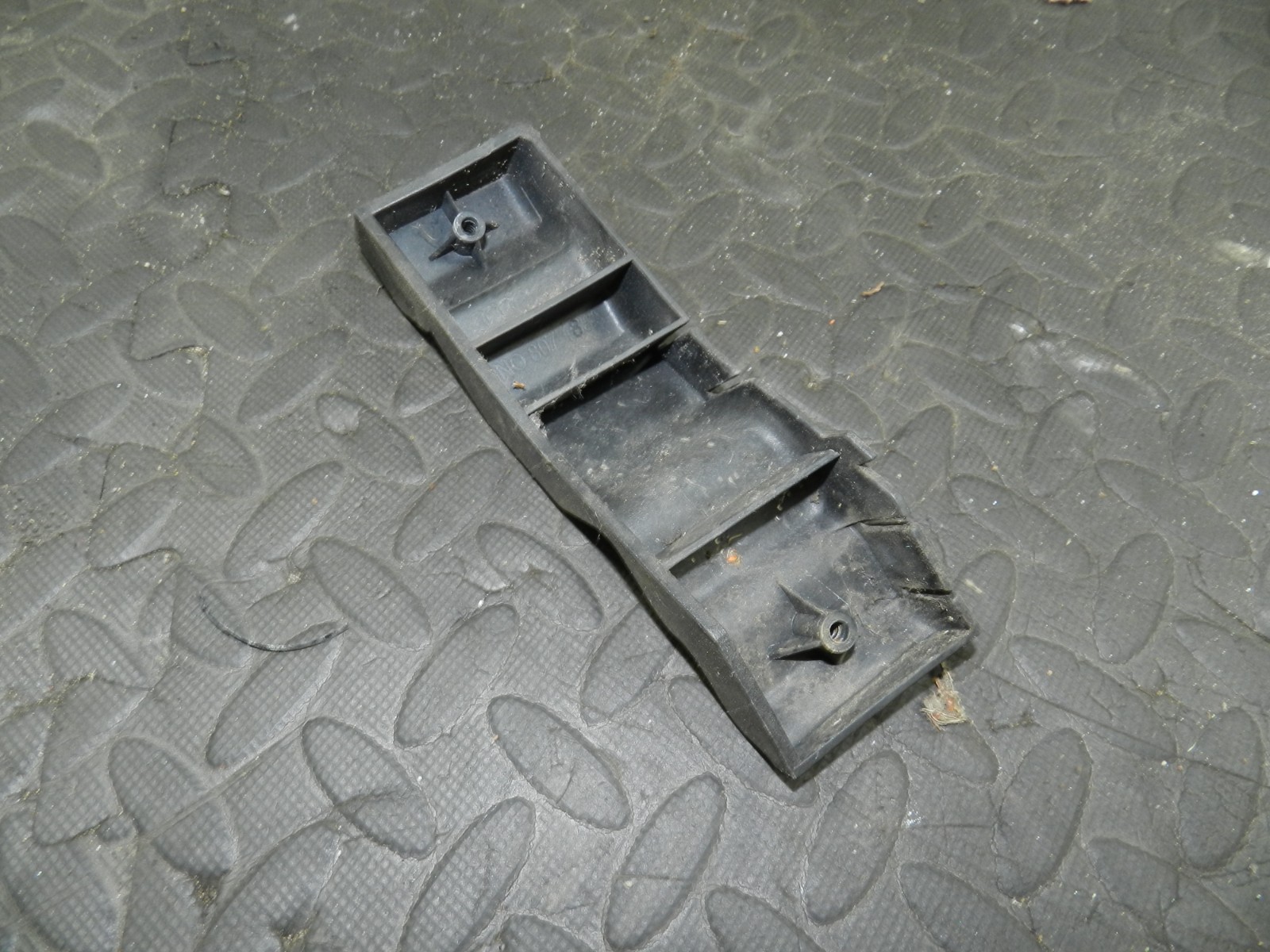 (160) 2000 AUDI TT QUATTRO 8N. PASSENGER SIDE FRONT BUMPER MOUNT FRAME - Image 2