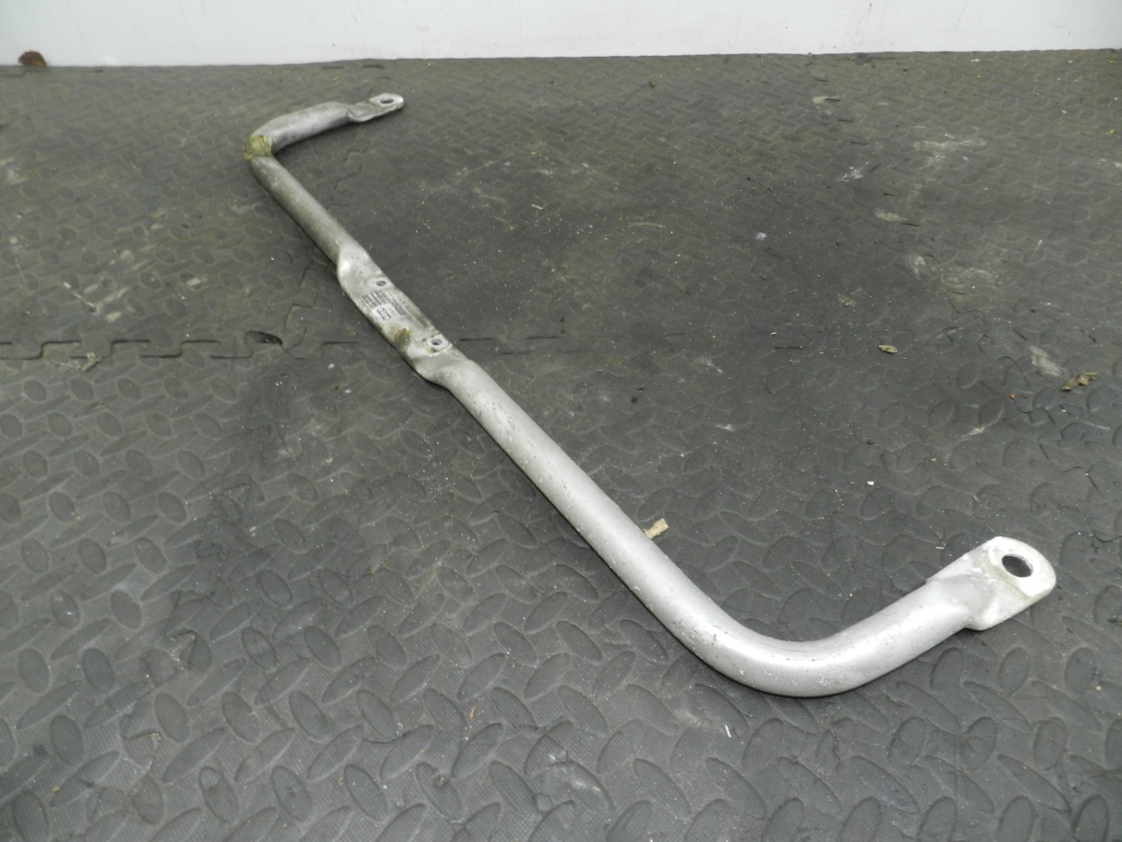 (160) 2000 AUDI TT QUATTRO 8N. METAL SUPPORT BONNET LOCK SUPPORT 8N0805489 - Image 3