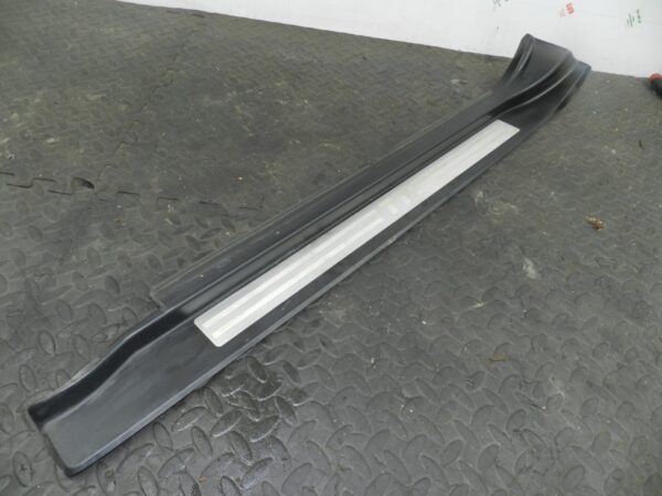 (160) 2000 AUDI TT QUATTRO 8N. PASSENGER SIDE OUTER SILL TRIM - Image 2