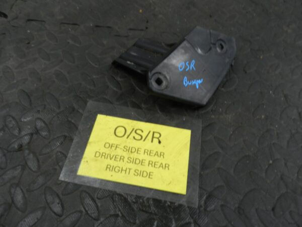 (160) 2000 AUDI TT QUATTRO 8N. DRIVER SIDE REAR BUMPER MOUNT BRACKET