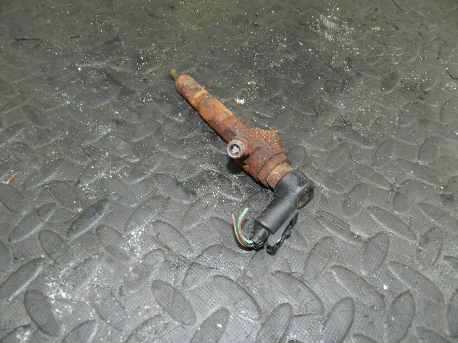 151. 2008 FORD FOCUS MK2 TITANIUM. DIESEL FUEL INJECTOR