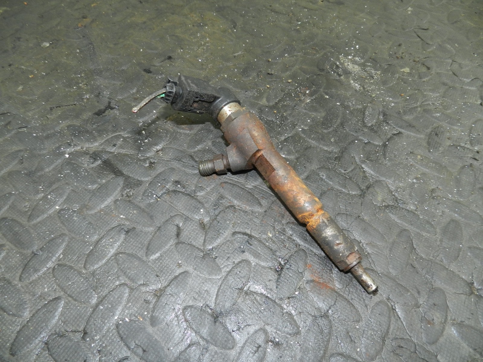 151. 2008 FORD FOCUS MK2 TITANIUM. DIESEL FUEL INJECTOR