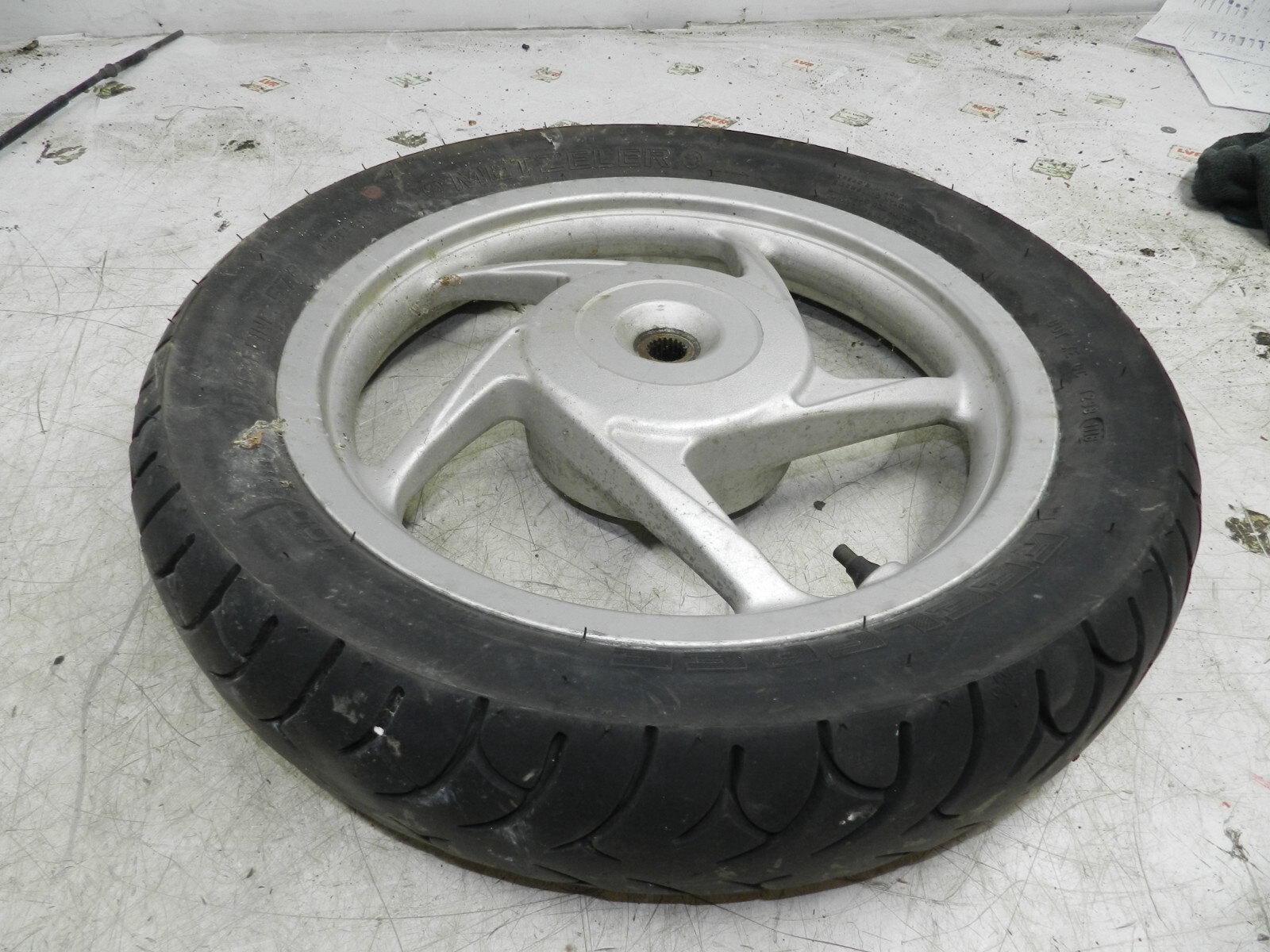 (140) HONDA NSC 110 E-E MOPED. FRONT WHEEL AND TYRE 80/90R14