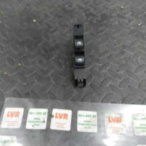 143. 2003 BMW E46 318Ci CONVERTIBLE. WINDOW SWITCHES