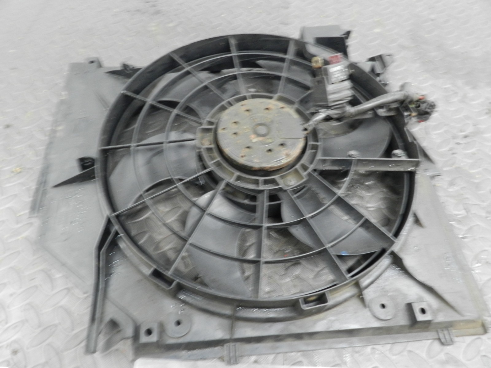 143. 2003 BMW E46 318Ci CONVERTIBLE. RADIATOR COOLING FAN BLOWER 0919159 - Image 3