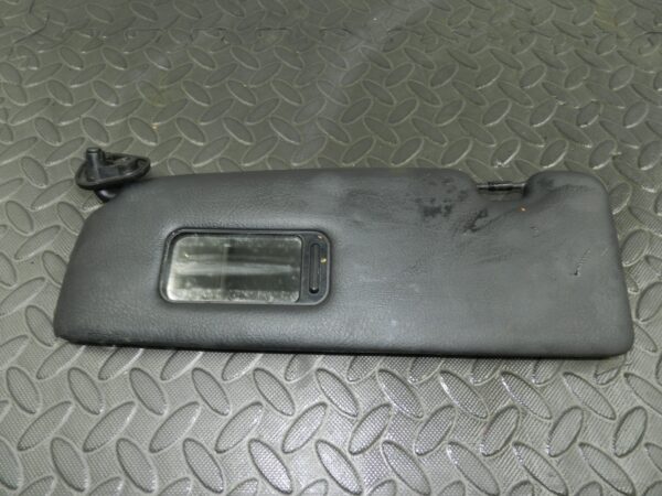 143. 2003 BMW E46 318Ci CONVERTIBLE. DRIVER SIDE SUN VISOR
