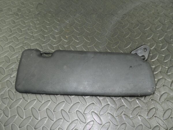 143. 2003 BMW E46 318Ci CONVERTIBLE. DRIVER SIDE SUN VISOR - Image 2