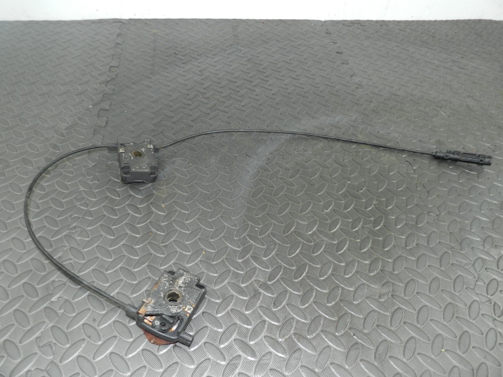 143. 2003 BMW E46 318Ci CONVERTIBLE. BONNET LATCHES CATCHES LOCKS & CABLE