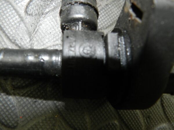 143. 2003 BMW E46 318Ci CONVERTIBLE. AIR VACUUM PUMP FUEL BREATHER VALVE 7512581 - Image 2