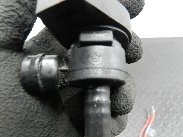 143. 2003 BMW E46 318Ci CONVERTIBLE. AIR VACUUM PUMP FUEL BREATHER VALVE 7512581 - Image 3