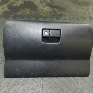 (145) 2003 TOYOTA RAV 4 MK2. GLOVE BOX HOUSING LID