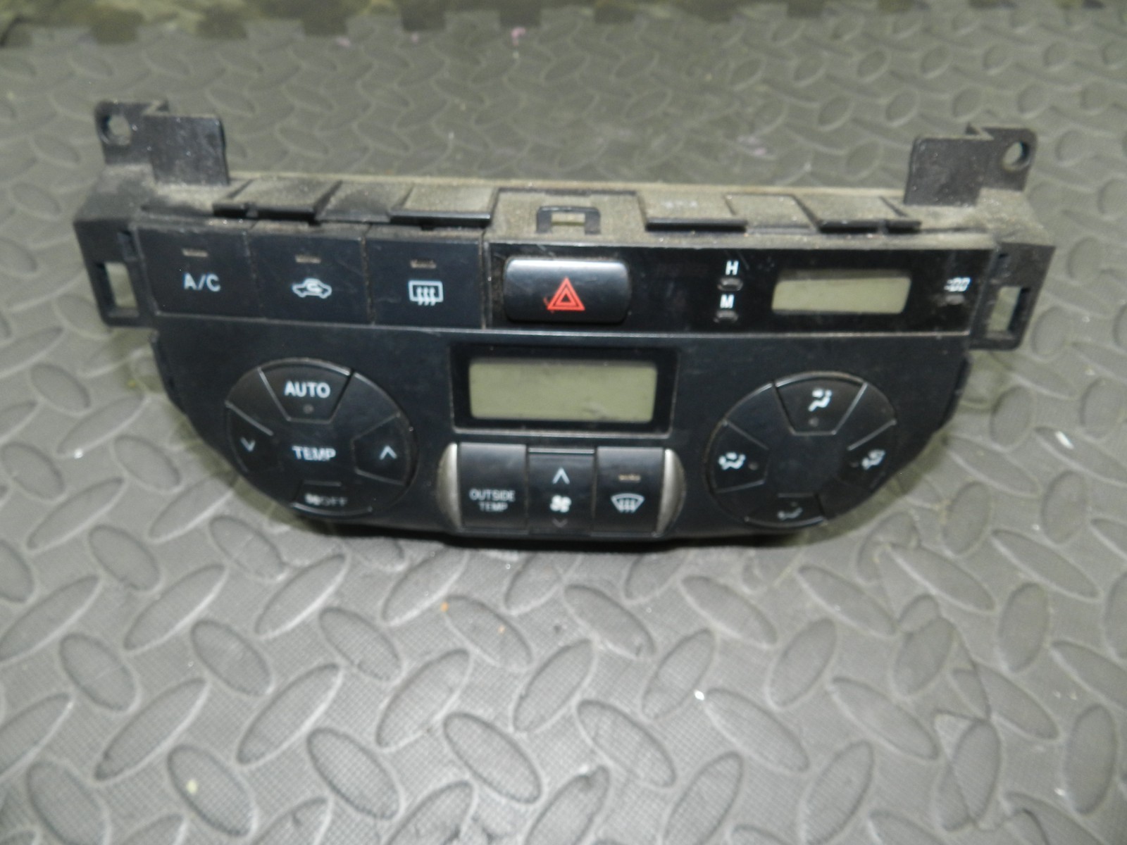 (145) 2003 TOYOTA RAV 4 MK2. HEATER CLIMATE CONTROL BUTTONS 88650-42170