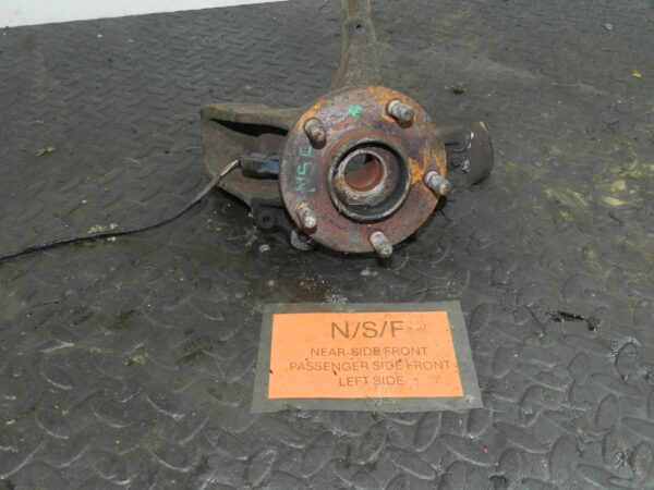 151. 2008 FORD FOCUS MK2 TITANIUM. PASSENGER SIDE FRONT STUB AXLE HUB