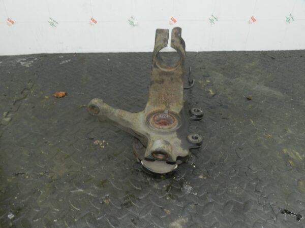 151. 2008 FORD FOCUS MK2 TITANIUM. PASSENGER SIDE FRONT STUB AXLE HUB - Image 2