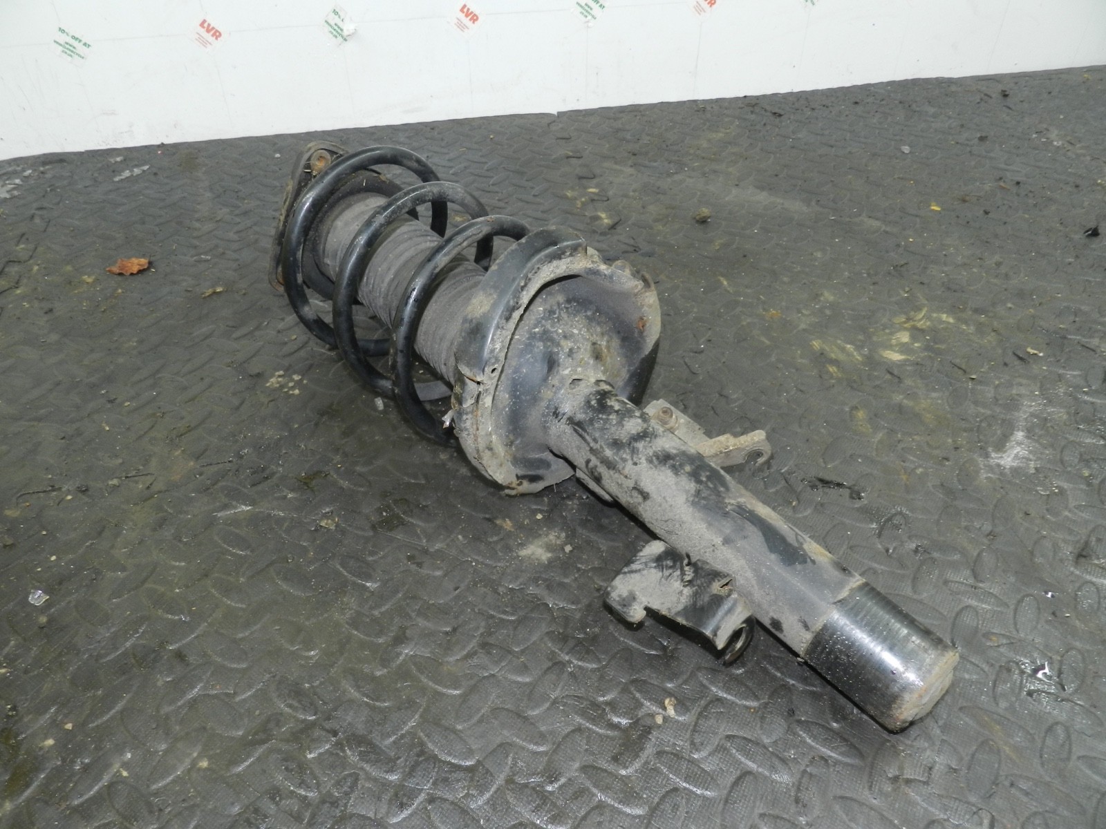 151. 2008 FORD FOCUS MK2 TITANIUM. PASSENGER SIDE FRONT SUSPENSION UNIT