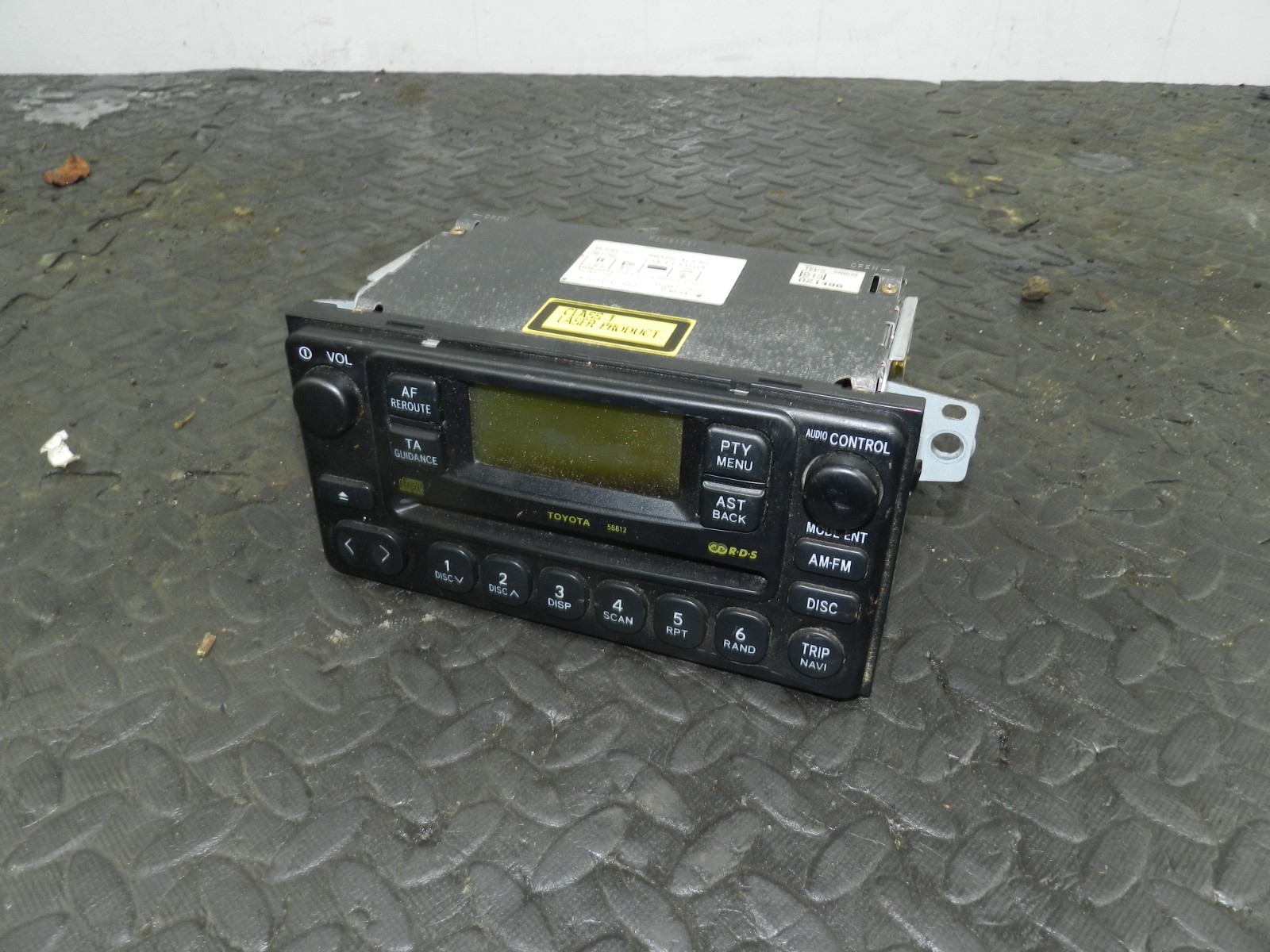 (145) 2003 TOYOTA RAV 4 MK2. CD RADIO SAT NAV 58812 86120-42130 NAVIGATION