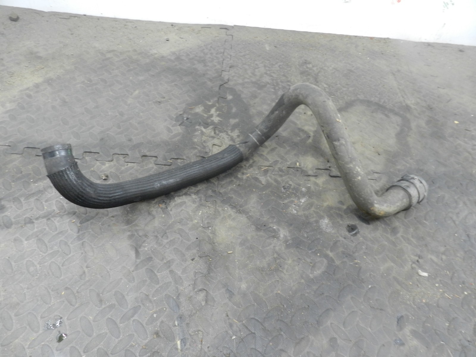 107. 2007 VOLVO S80 D5. COOLANT PIPE