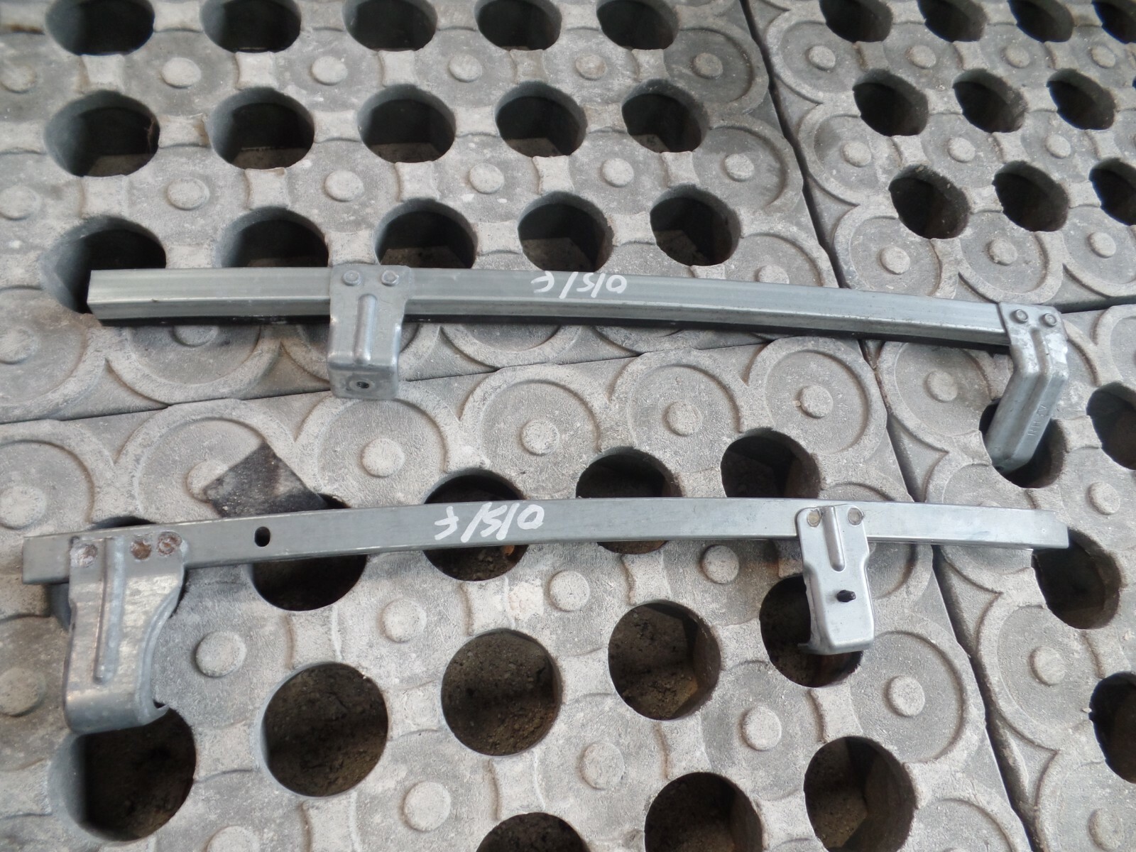 MK2 Nissan Note 2015 – Driver Side Front O/S/F Door Window Glass Runner *Pair