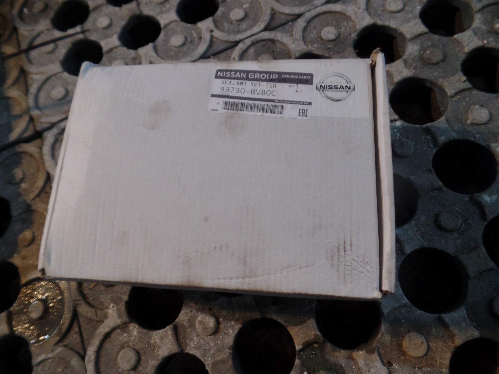 MK2 Nissan Note 2015 – Emergency Tyre Sealant Gel Canister + Connector Pipe