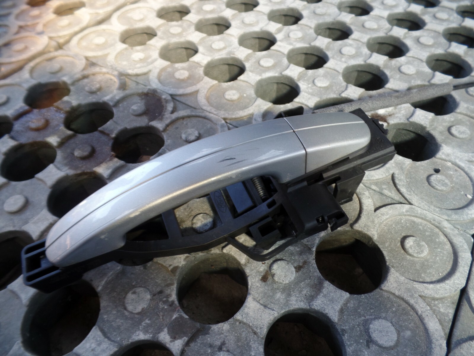 2013 Ford Focus Passenger Front N/S/F Door Handle Moondust Silver - Image 2