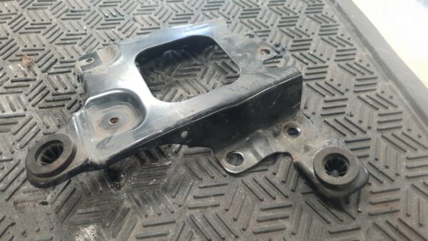 2013 Ford Focus 1.0 Petrol Ecoboost Battery Tray Mount Bracket AV61-R6K034AB - Image 2