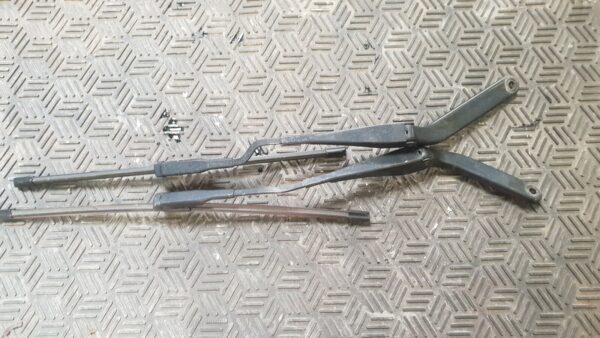 Mini Countryman 2014 1.6 Diesel Both Front Wiper Arms (Pair) 9806442