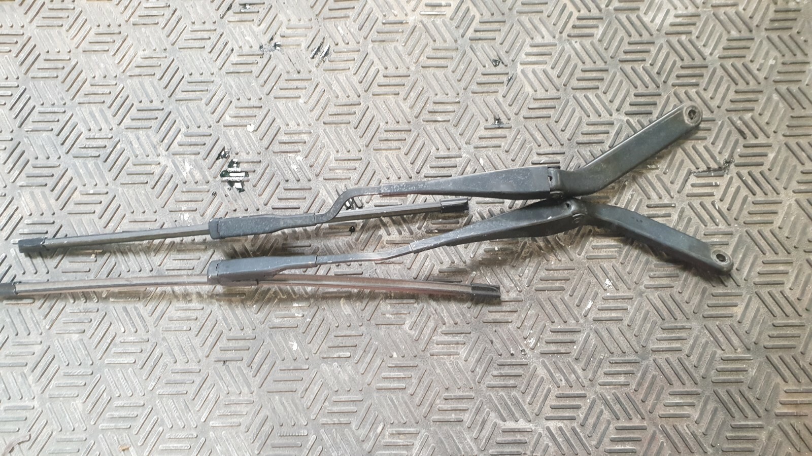 Mini Countryman 2014 1.6 Diesel Both Front Wiper Arms (Pair) 9806442