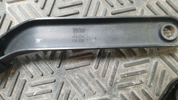 Mini Countryman 2014 1.6 Diesel Both Front Wiper Arms (Pair) 9806442 - Image 5