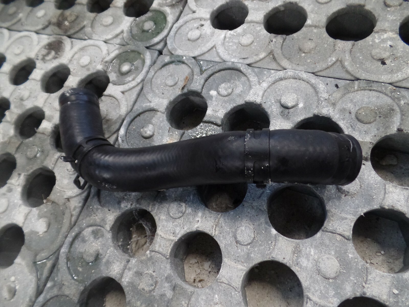 2010 HYUNDAI SANTA FE 2.2 DIESEL AUTOMATIC. COOLANT PIPE.
