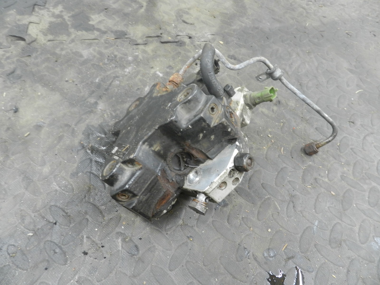107. 2007 VOLVO S80 D5. HIGH PRESSURE DIESEL PUMP 30756125