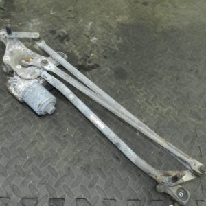 107. 2007 VOLVO S80 D5. FRONT WIPER MOTOR + LINKAGE