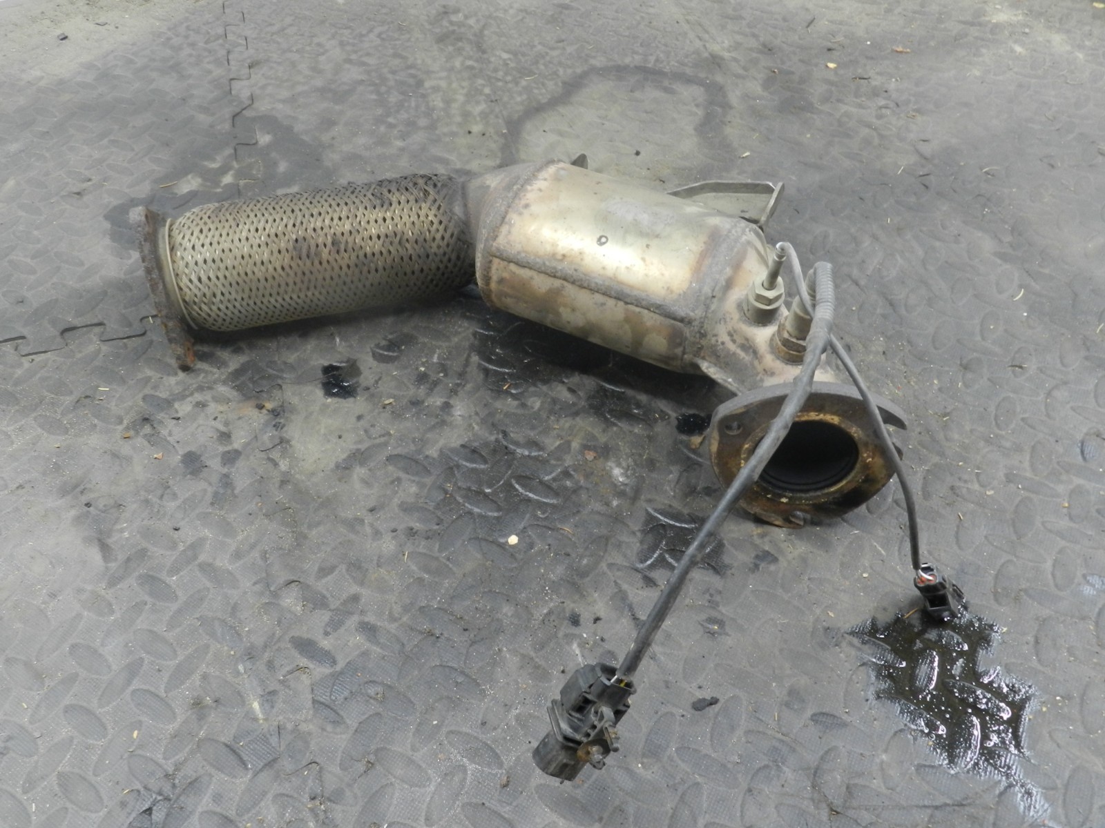 107. 2007 VOLVO S80 D5. CATALYTIC CONVERTER 30785182