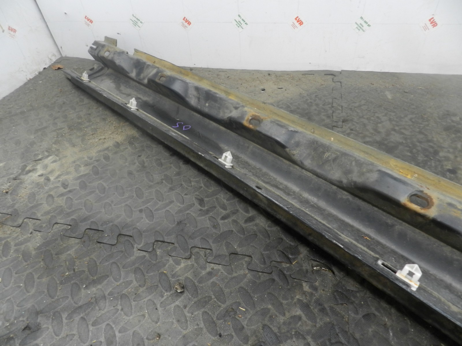 107. 2007 VOLVO S80 D5. DRIVER SIDE SILL TRIM SKIRT - Image 3