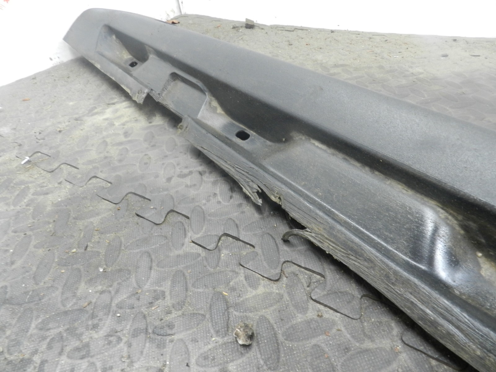 107. 2007 VOLVO S80 D5. PASSENGER SIDE SILL TRIM SKIRT - Image 2