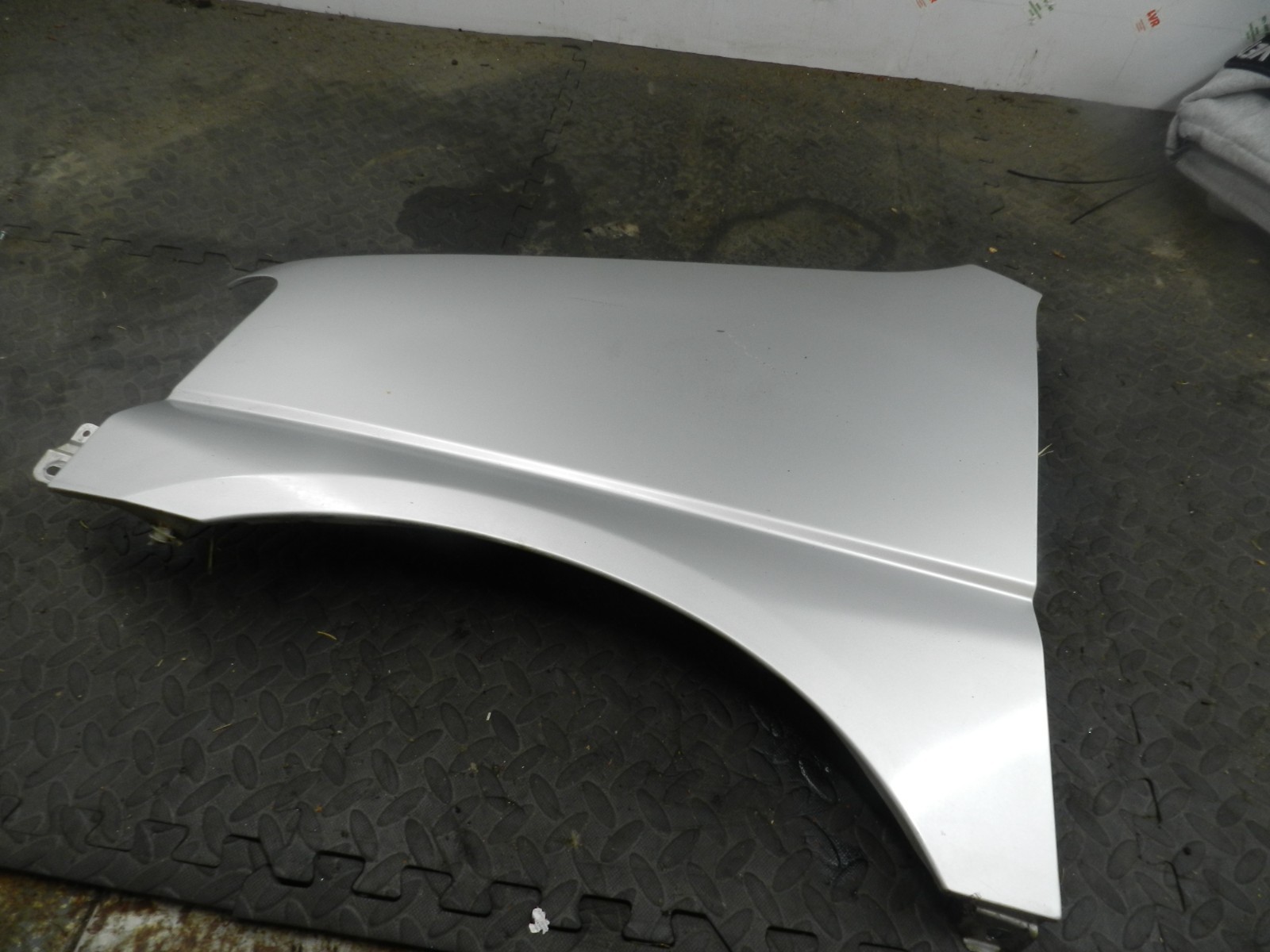 162. 1996 HONDA SMX. PASSENGER SIDE WING IN SILVER