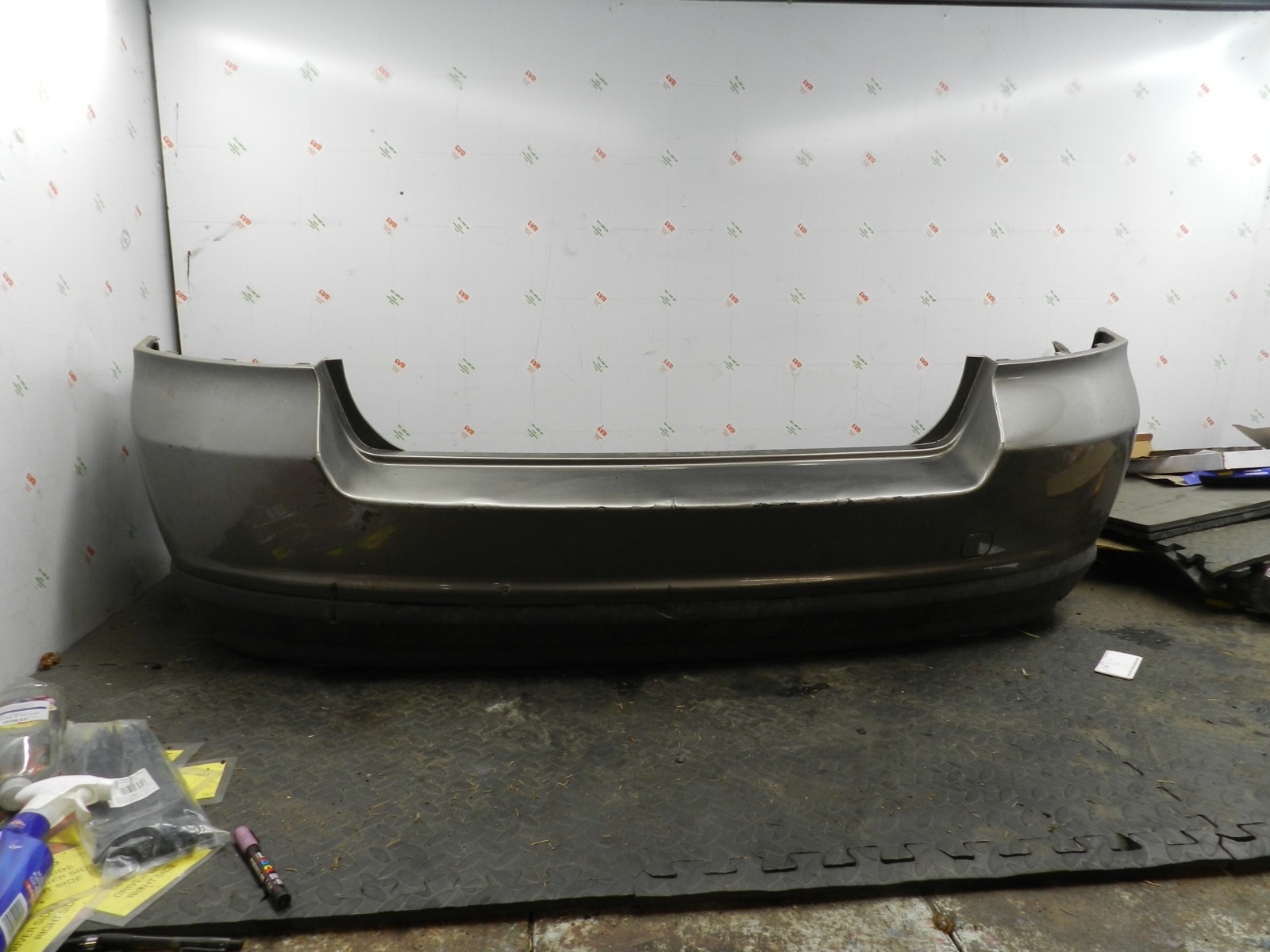 107. 2007 VOLVO S80 D5. REAR BUMPER IN GREY