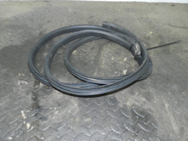 162. 1996 HONDA SMX. PASSENGER SIDE FRONT RUBBER SEAL - Image 2