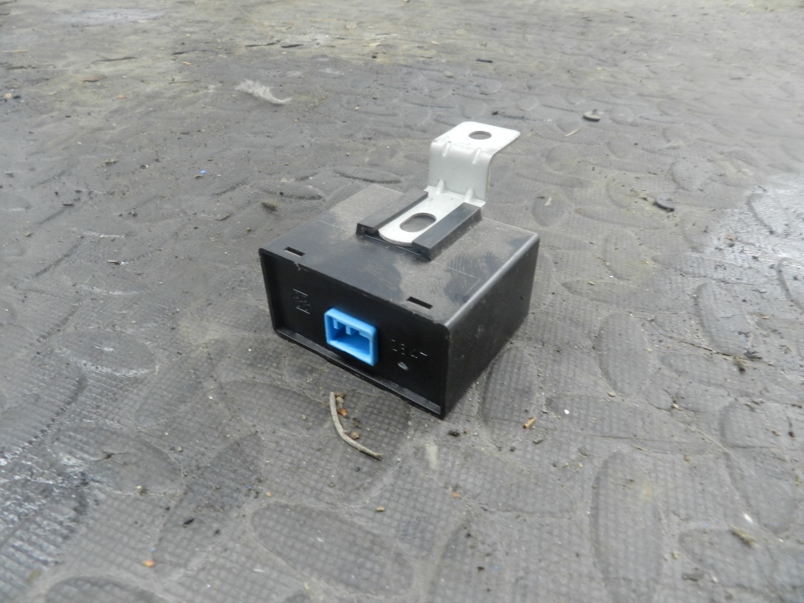 162. 1996 HONDA SMX. G8D-IJU-F RELAY - Image 2