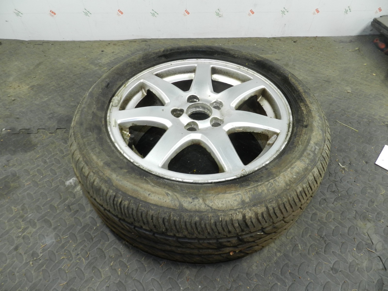 107. 2007 VOLVO S80 D5. SET OF ALLOY WHEELS VENATOR,, 1 DENTED