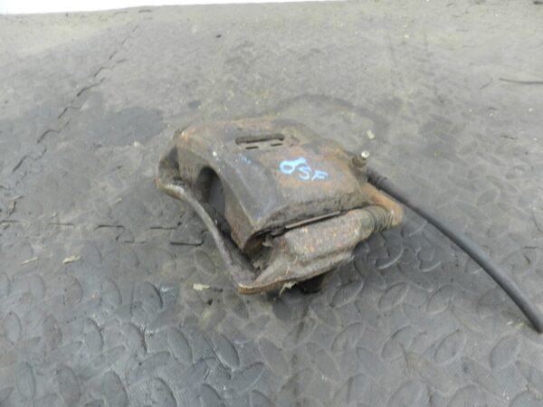 162. 1996 HONDA SMX. DRIVER SIDE FRONT BRAKE CALIPER + CARRIER - Image 3