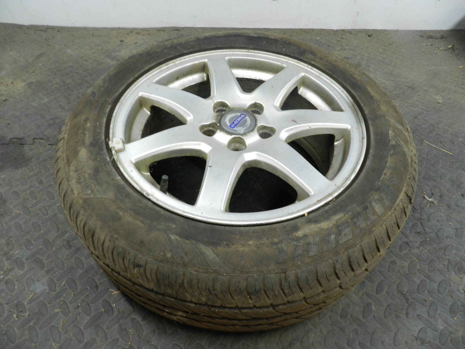 107. 2007 VOLVO S80 D5. SET OF ALLOY WHEELS VENATOR,, 1 DENTED - Image 3