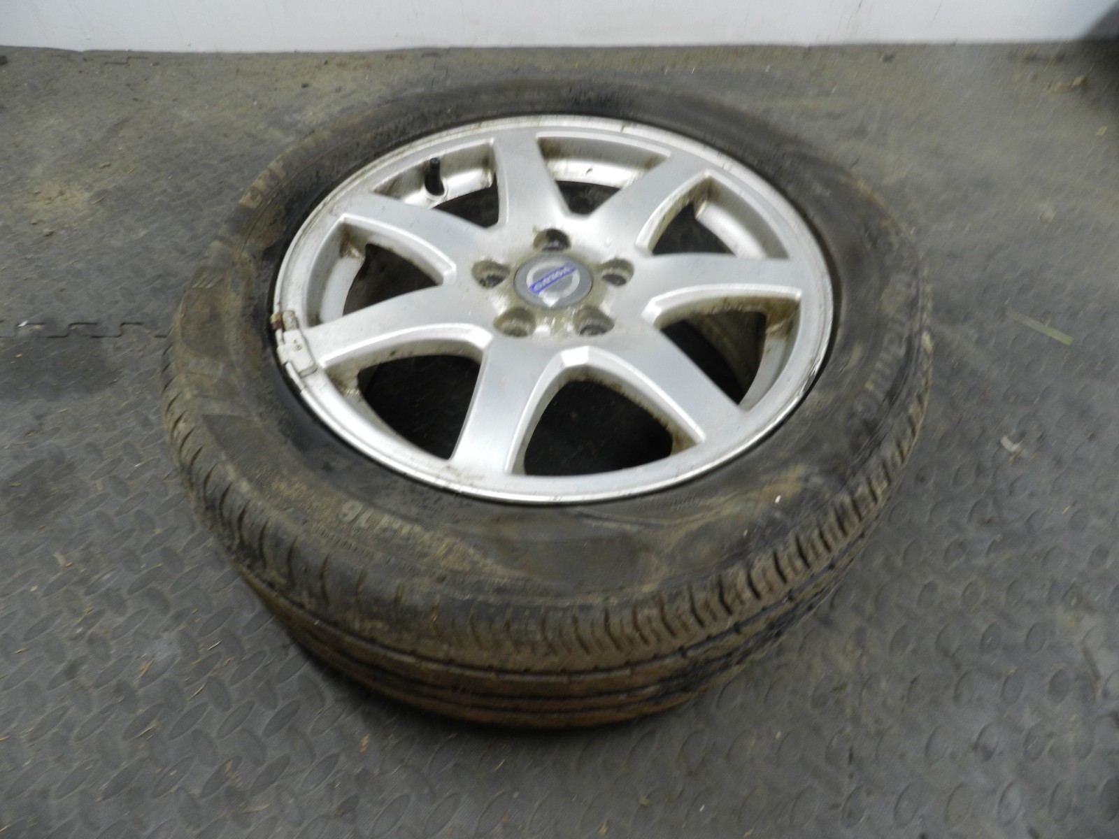107. 2007 VOLVO S80 D5. SET OF ALLOY WHEELS VENATOR,, 1 DENTED - Image 5