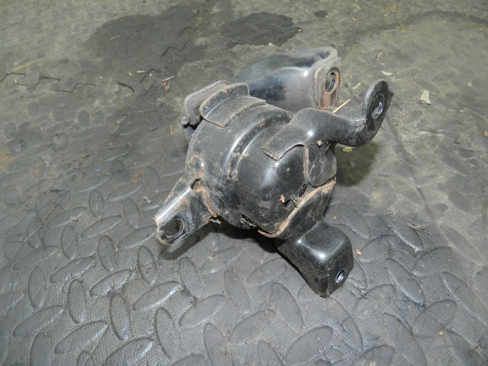 162. 1996 HONDA SMX. ENGINE MOUNT