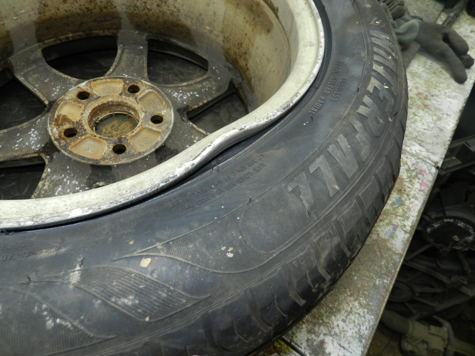 107. 2007 VOLVO S80 D5. SET OF ALLOY WHEELS VENATOR,, 1 DENTED - Image 9