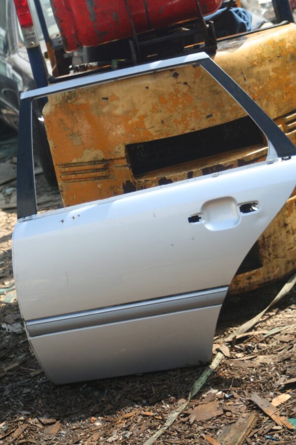 2000 MERCEDES C CLASS W202. PASSENGER SIDE REAR DOOR SHELL IN SILVER - Image 2