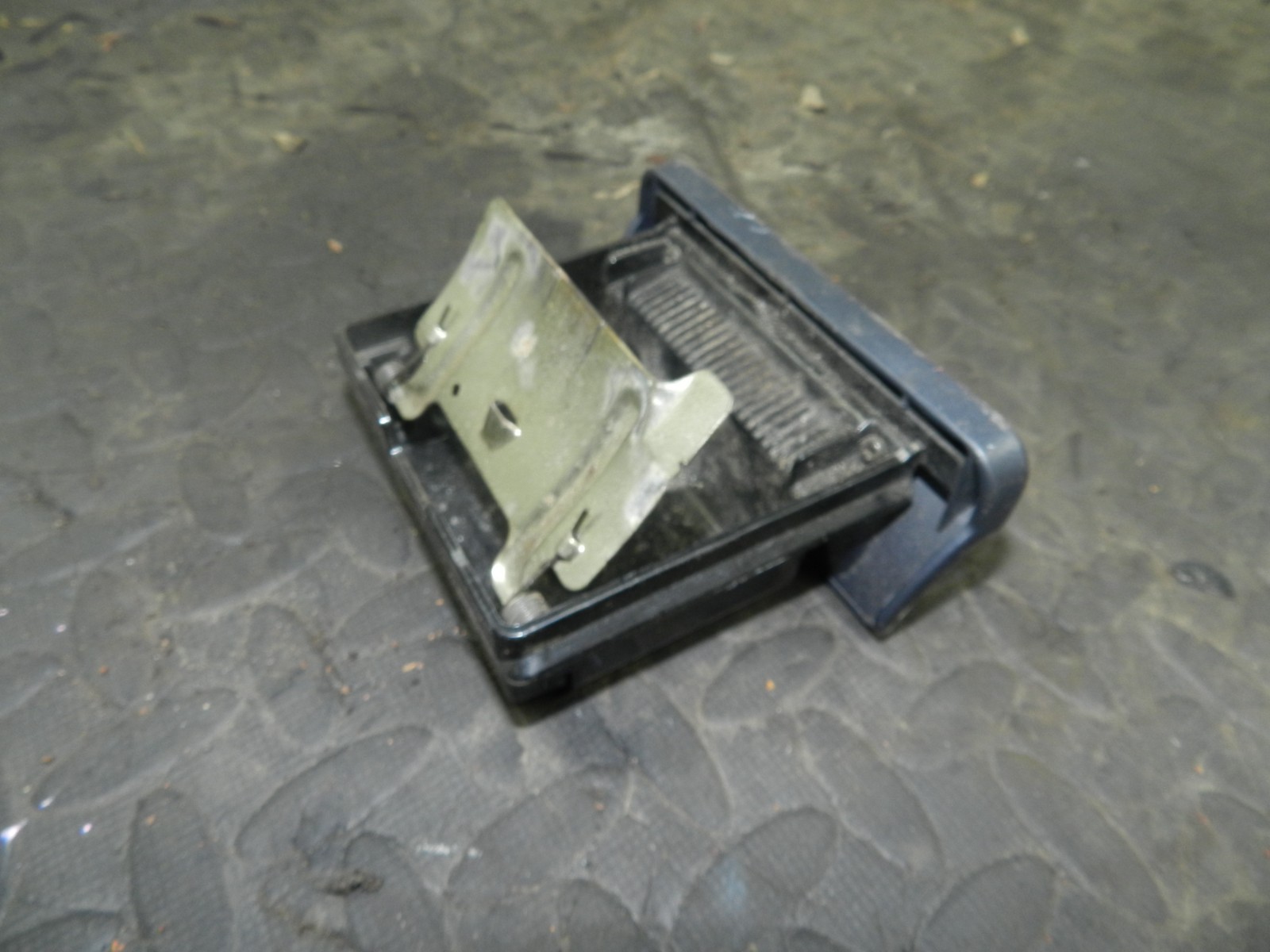 162. 1996 HONDA SMX. ASH TRAY - Image 2