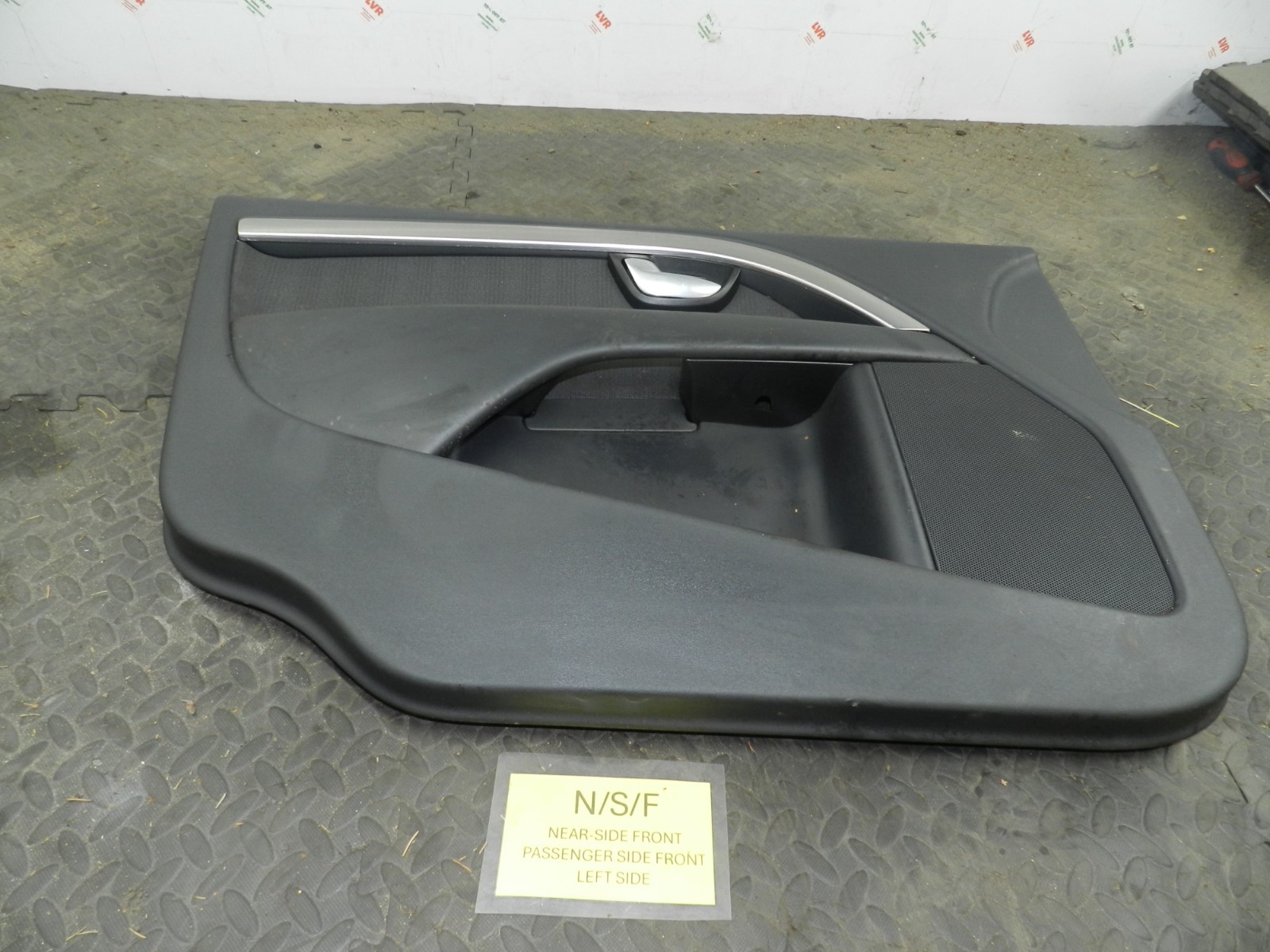 107. 2007 VOLVO S80 D5. PASSENGER SIDE FRONT DOOR CARD